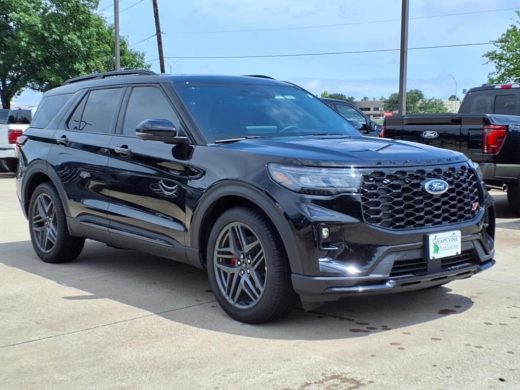2025 Ford Explorer ST photo 3