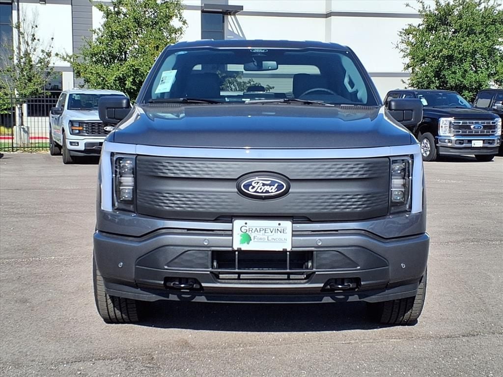 2025 Ford F-150 Lightning Flash - Photo 2