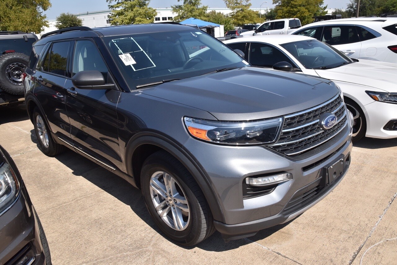 2023 Ford Explorer XLT photo 3