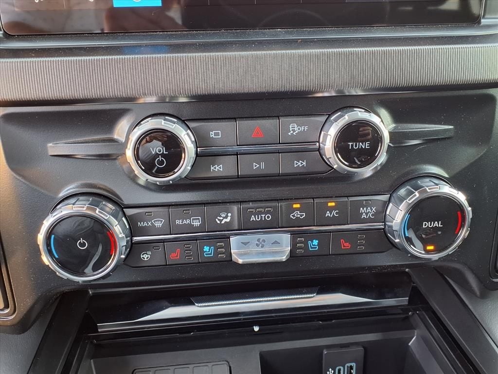 2026 Ford F-350 Super Duty Platinum - Photo 11