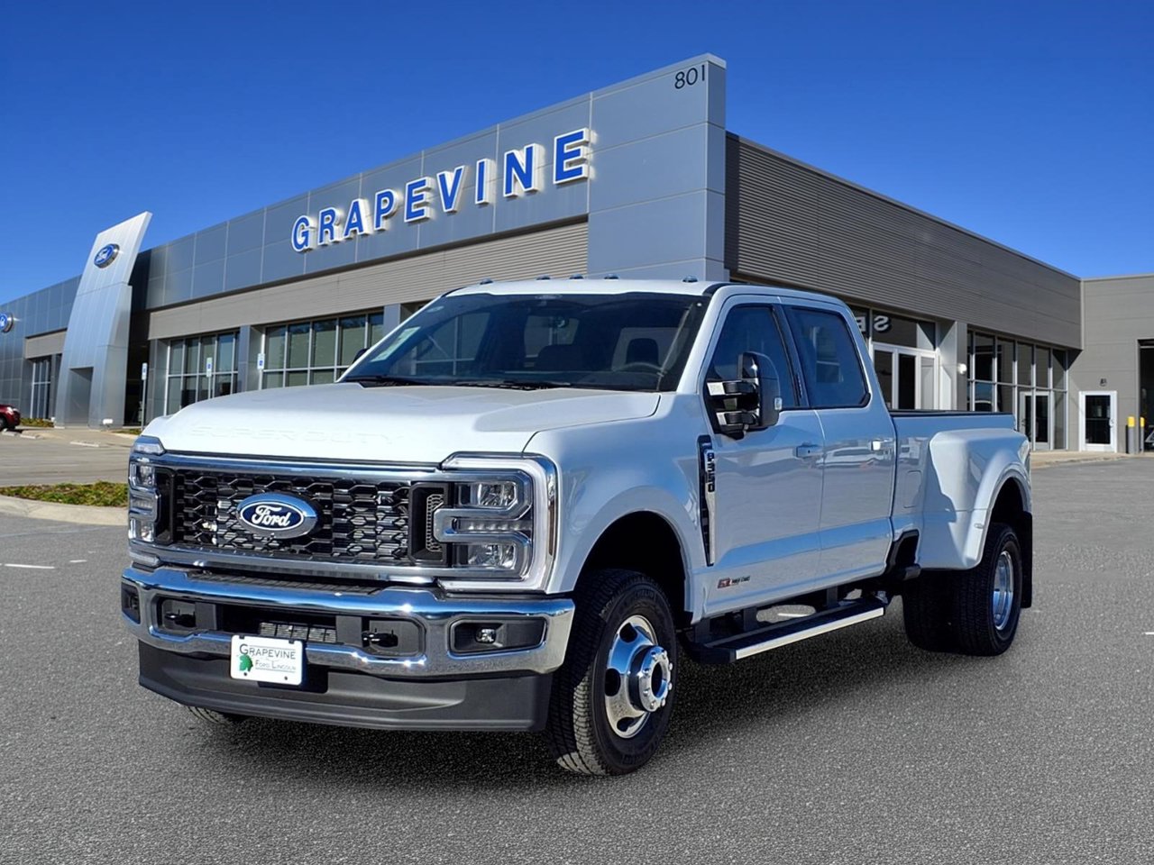 2027 Ford F-350 Lariat Truck Crew Cab