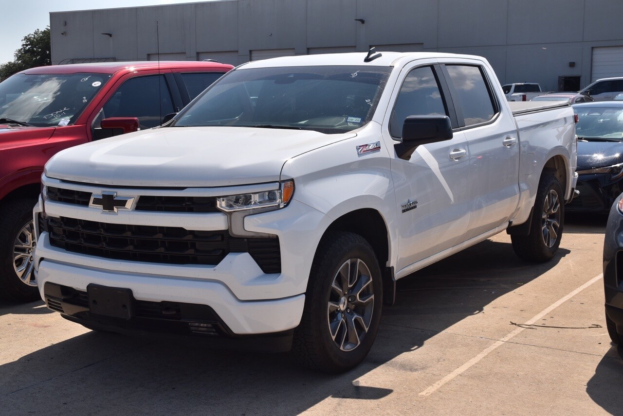 2023 Chevrolet Silverado 1500 RST photo 2