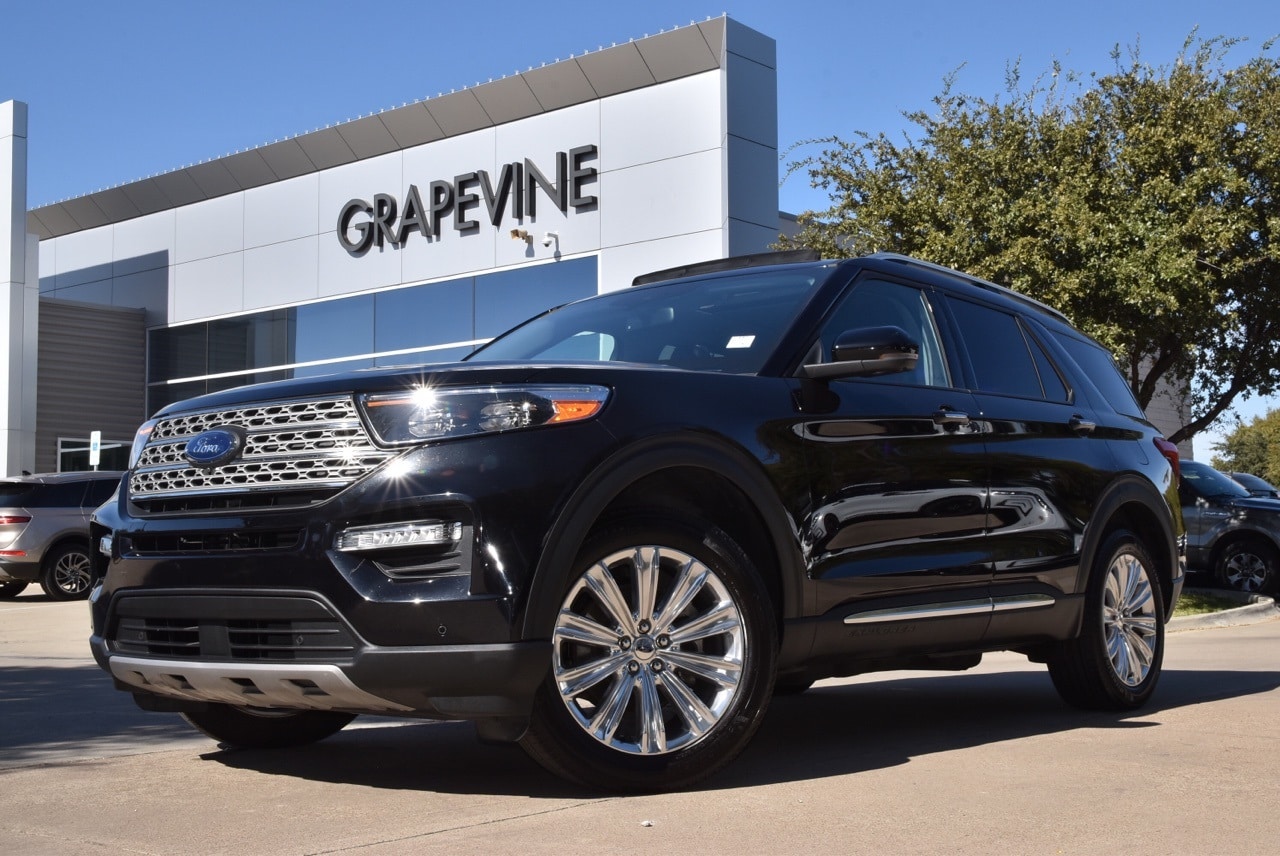 2022 Ford Explorer Limited's photo