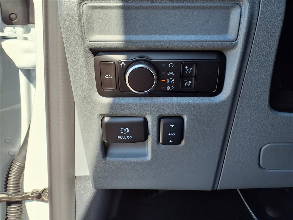 2025 Ford F-150 Lightning Flash - Photo 18