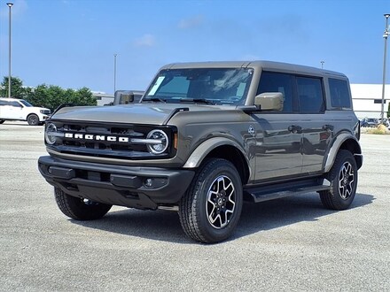 2026 Ford Bronco Outer Banks SUV