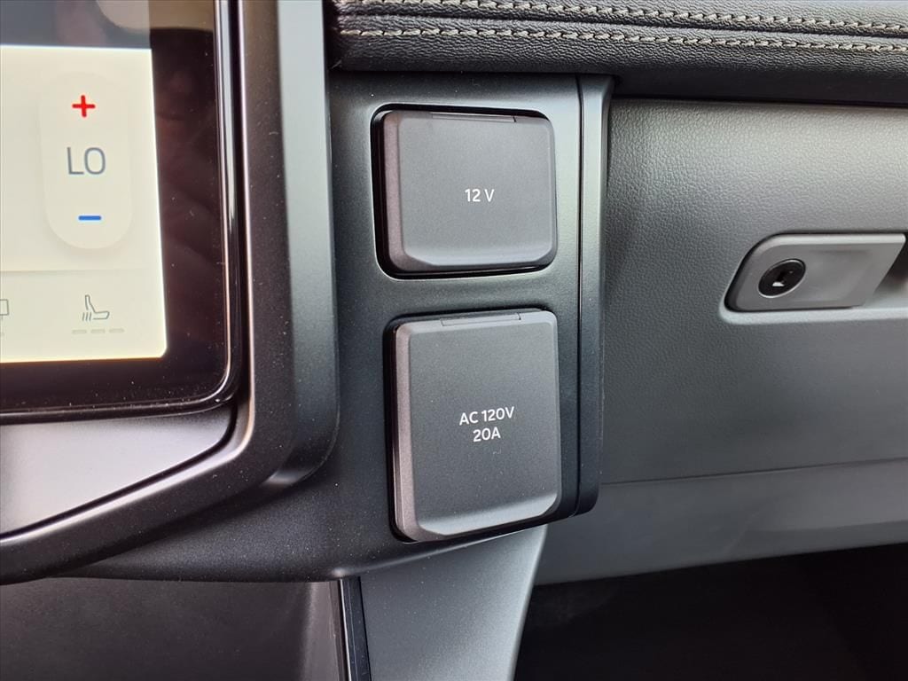 2025 Ford F-150 Lightning Flash - Photo 11