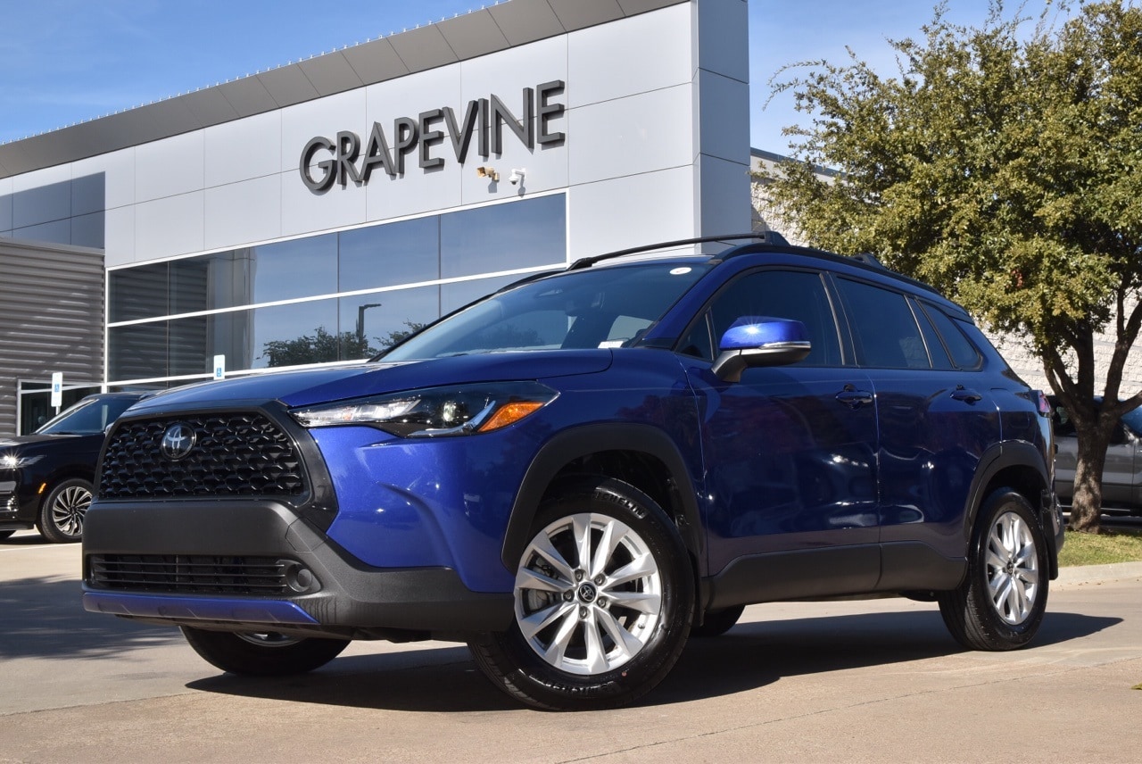 2024 Toyota Corolla Cross LE's photo