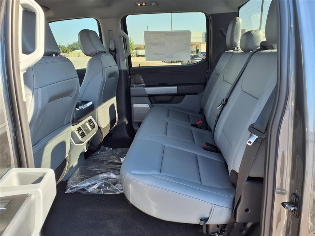 2025 Ford F-150 Lightning Flash - Photo 20