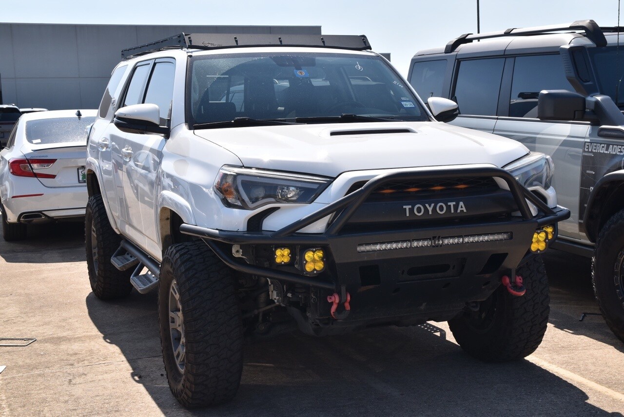 2018 Toyota 4Runner TRD Off-Road Premium photo 3