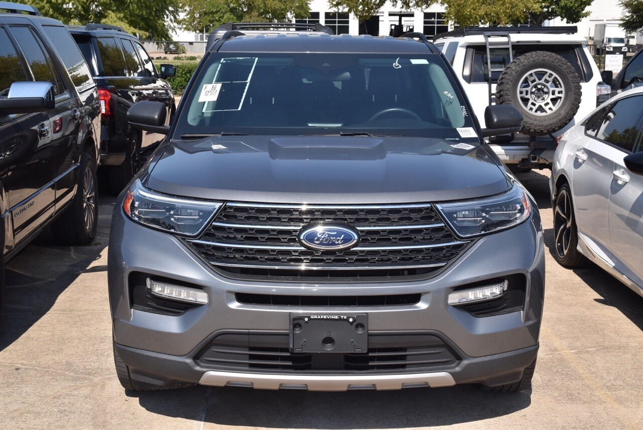 2023 Ford Explorer XLT photo 2