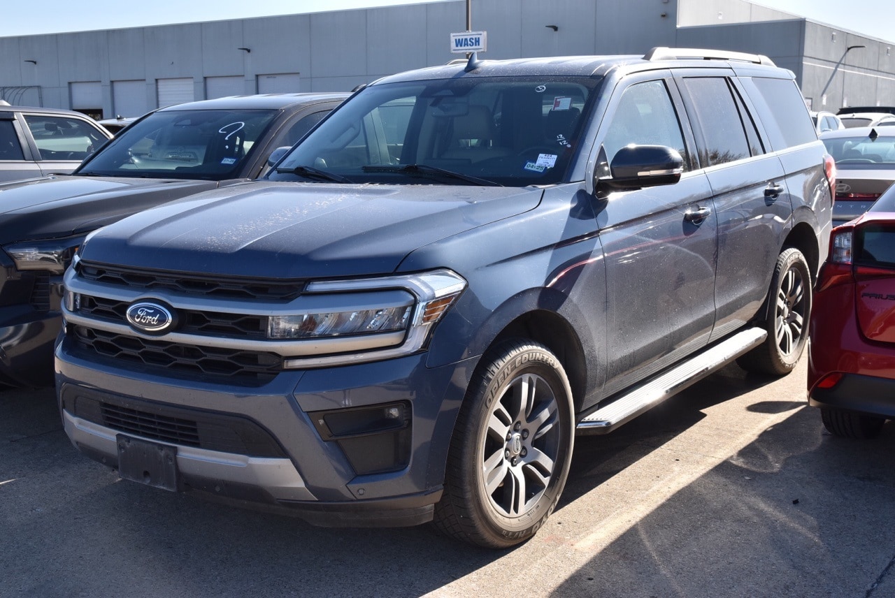 2023 Ford Expedition XLT's photo