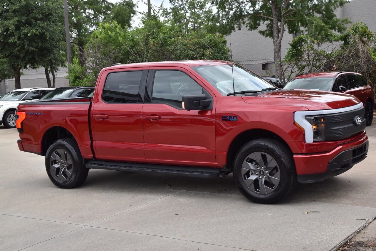 View vehicle photo 5