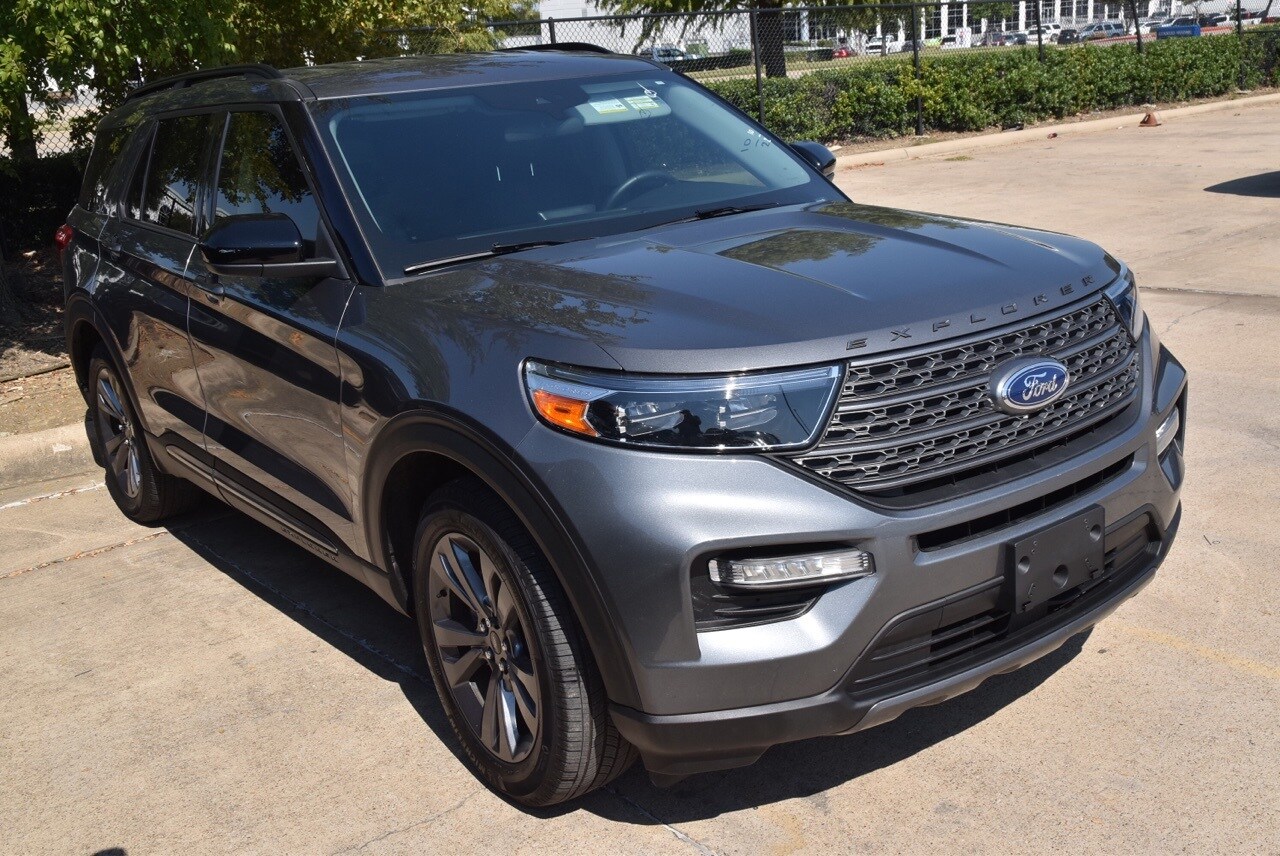 2023 Ford Explorer XLT photo 3