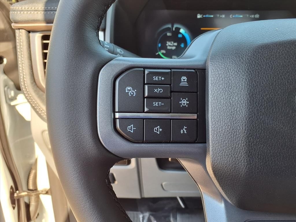 2025 Ford F-150 Lightning Flash - Photo 15