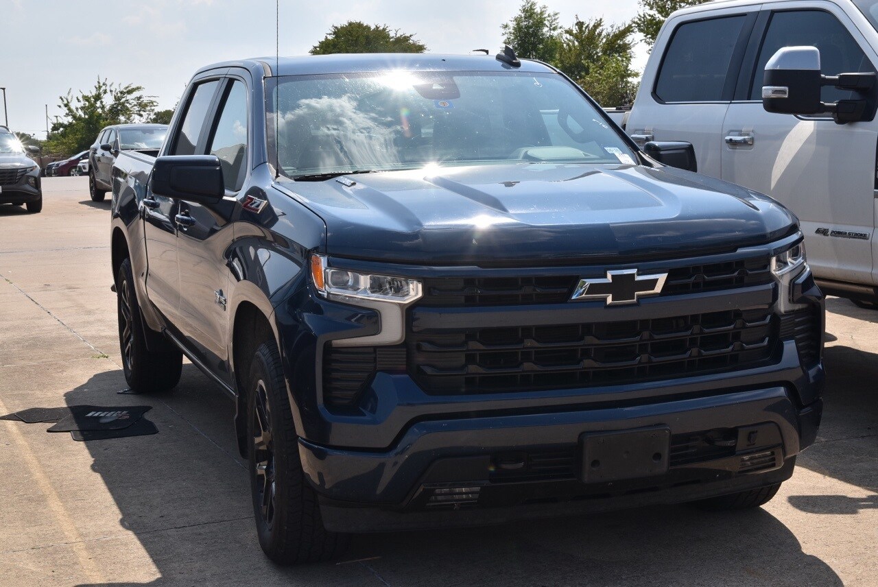 2022 Chevrolet Silverado 1500 RST photo 3