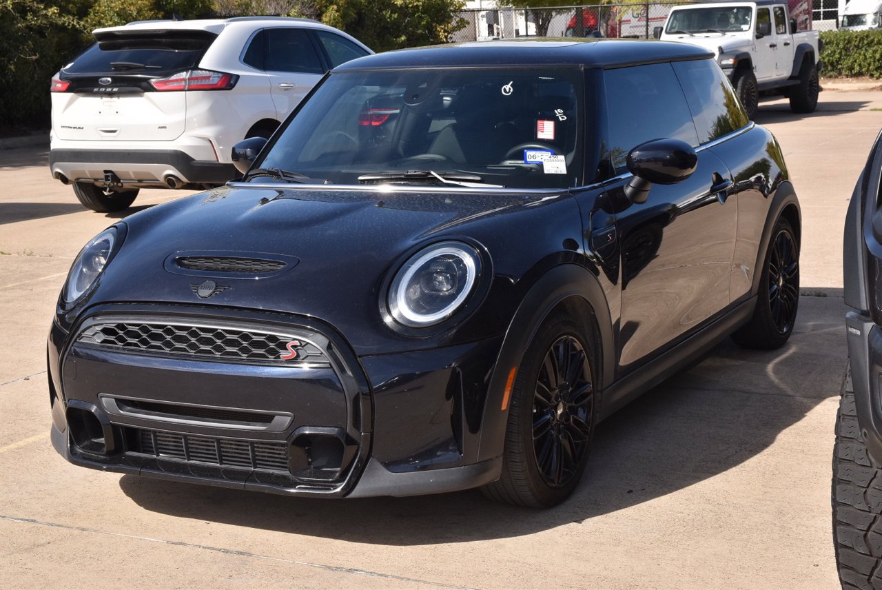 Used 2023 MINI Hardtop 2 Door Base Hatchback