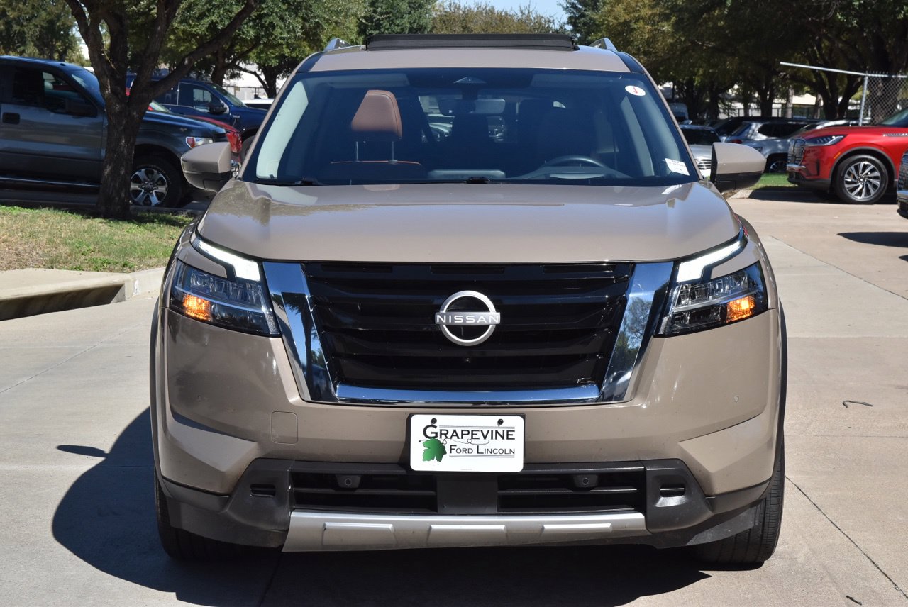 Used 2024 Nissan Pathfinder Platinum SUV