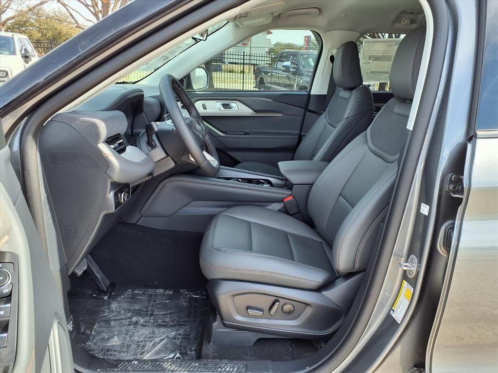 2026 Ford Explorer Active - Photo 17