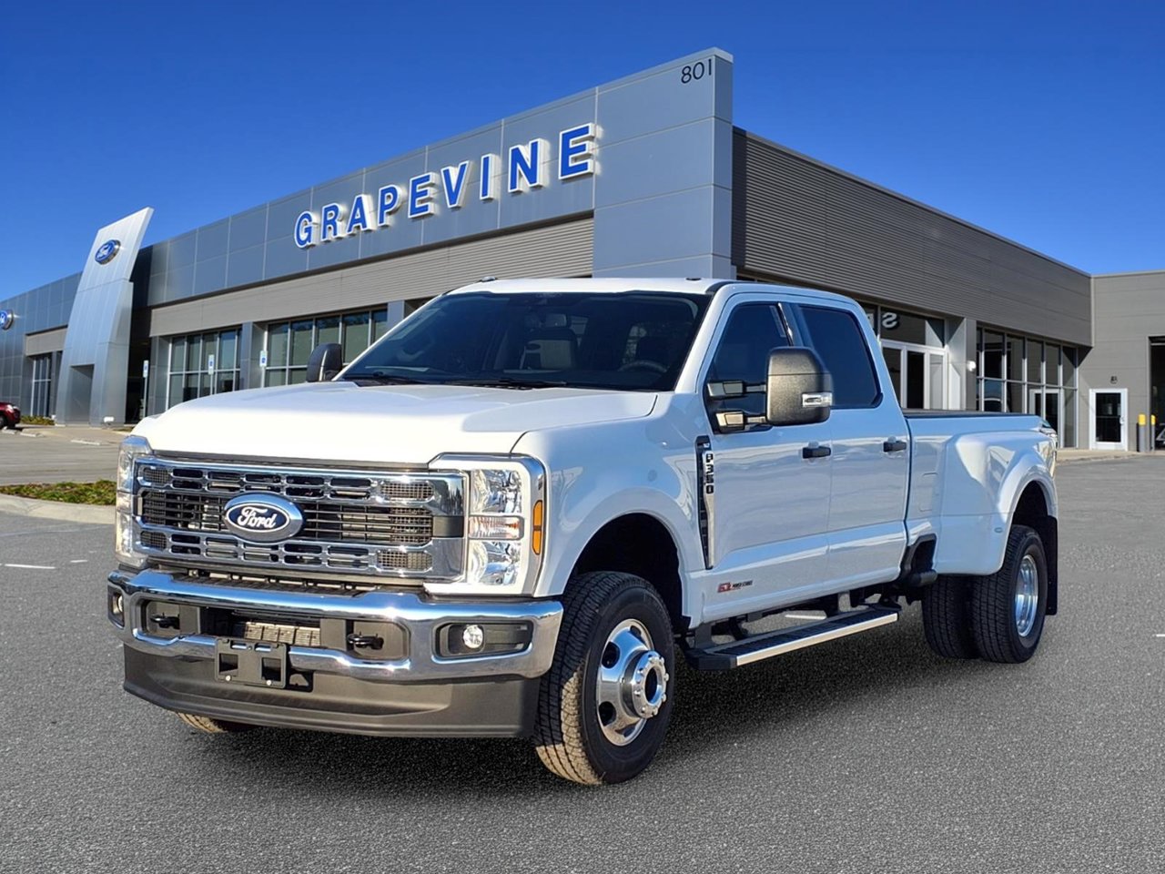 2027 Ford F-350 XLT Truck Crew Cab