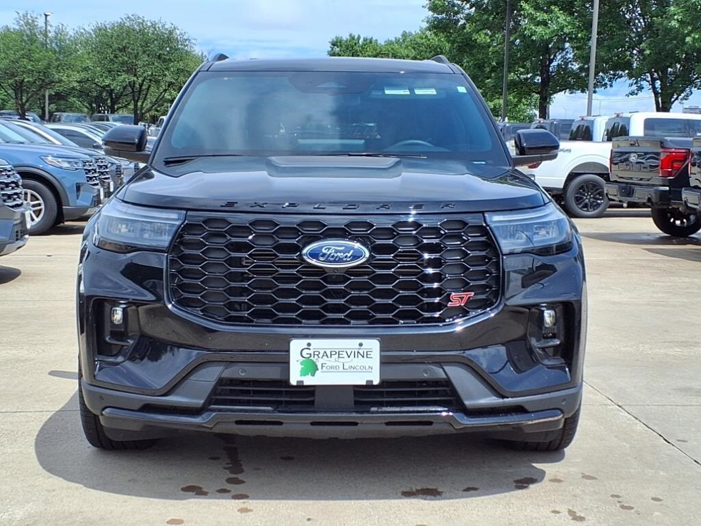 2025 Ford Explorer ST photo 2