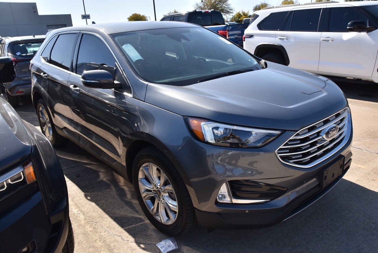 2023 Ford Edge Titanium photo 3
