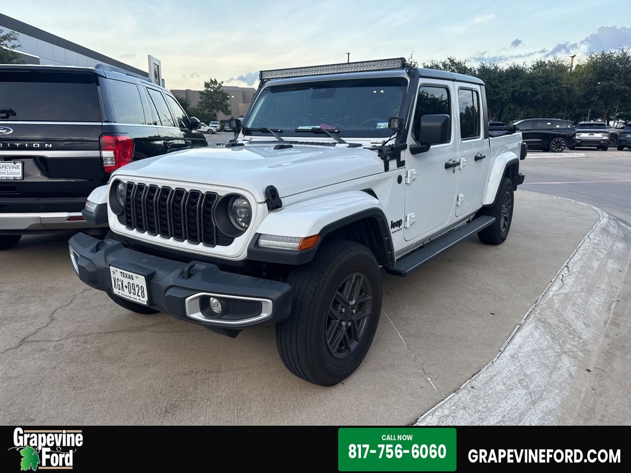 2024 Jeep Gladiator Sport S's photo
