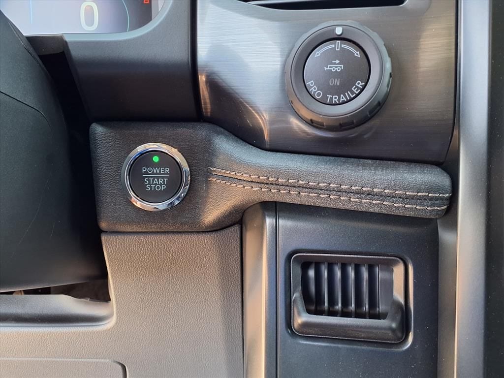 2025 Ford F-150 Lightning Flash - Photo 12