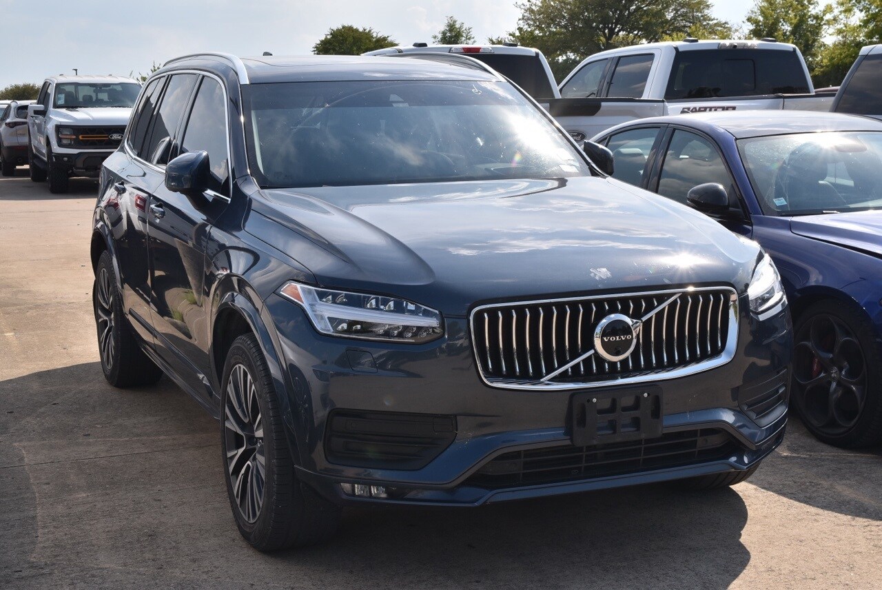 2022 Volvo XC90 T5 Momentum photo 3