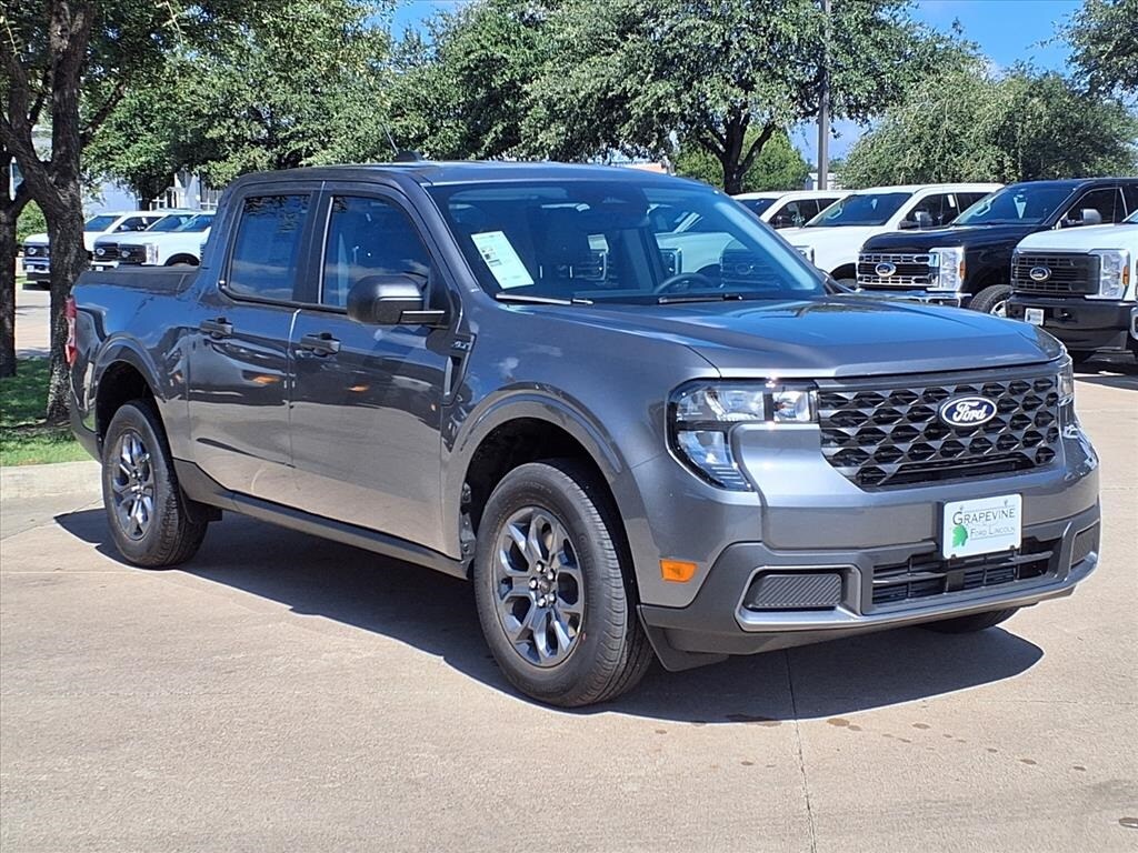 2025 Ford Maverick XLT photo 2