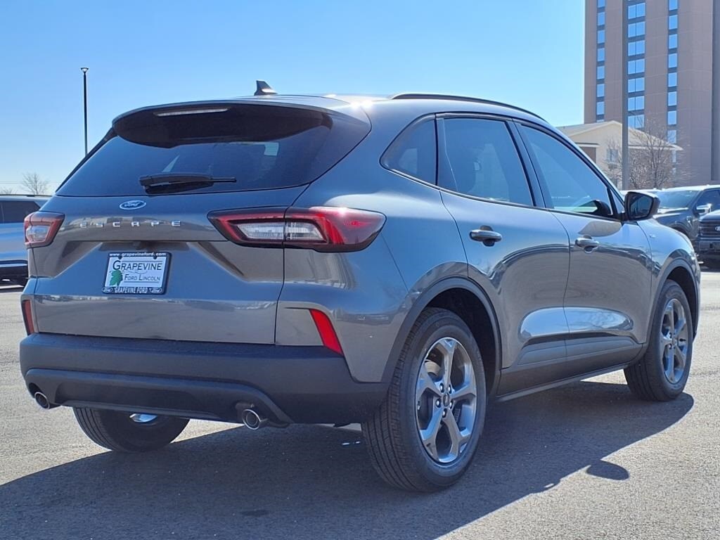 2025 Ford Escape ST-Line photo 4