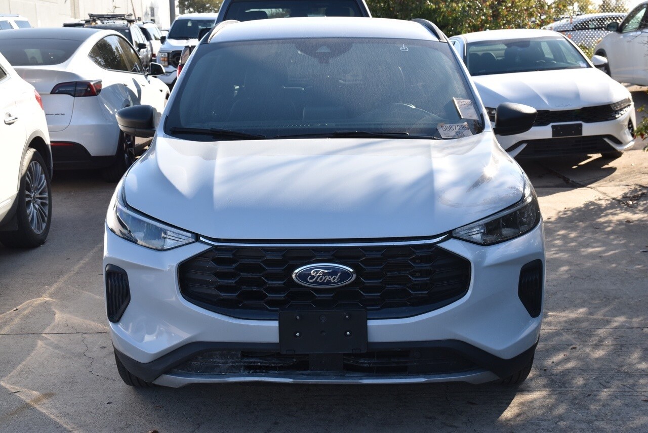 2025 Ford Escape ST-Line photo 2