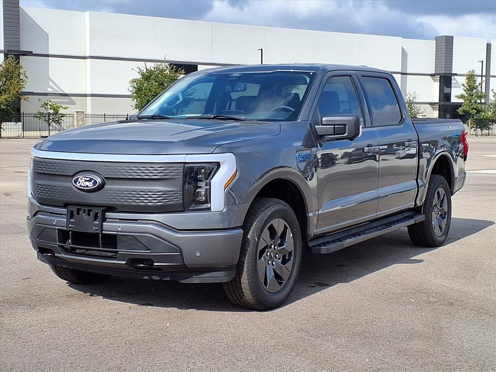 2025 Ford F-150 Lightning Flash's photo