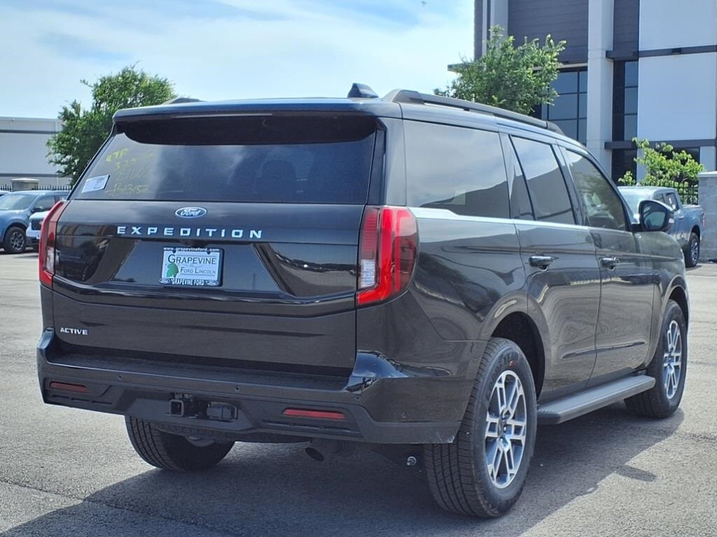 2025 Ford Expedition photo 4