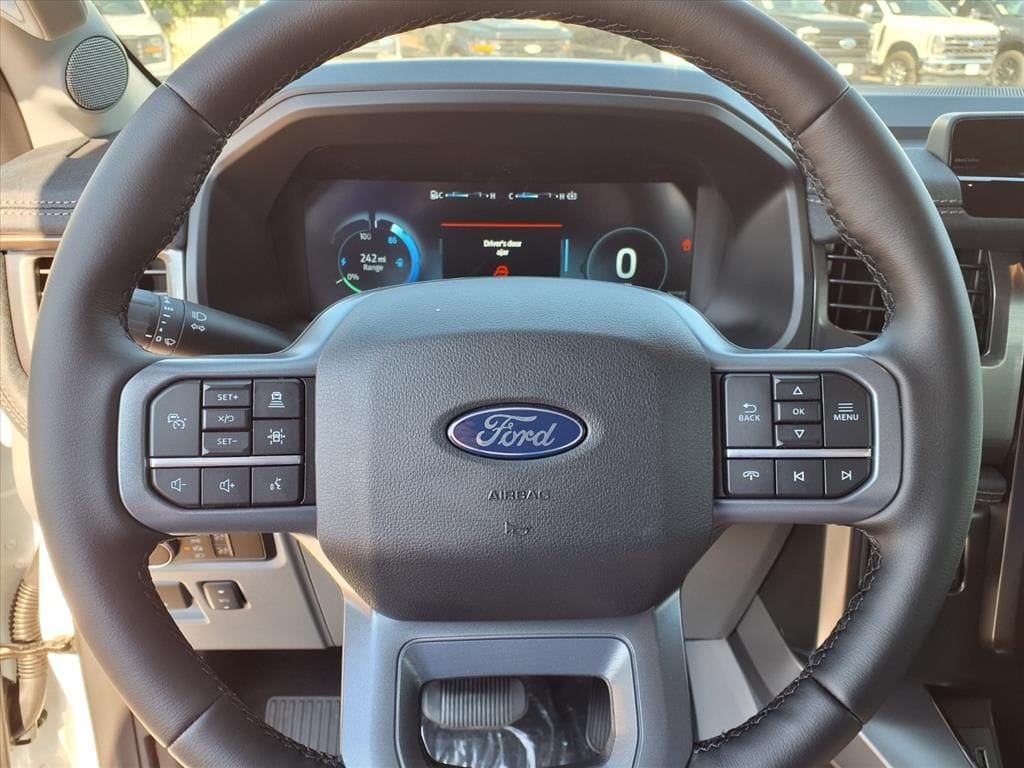 2025 Ford F-150 Lightning Flash - Photo 17