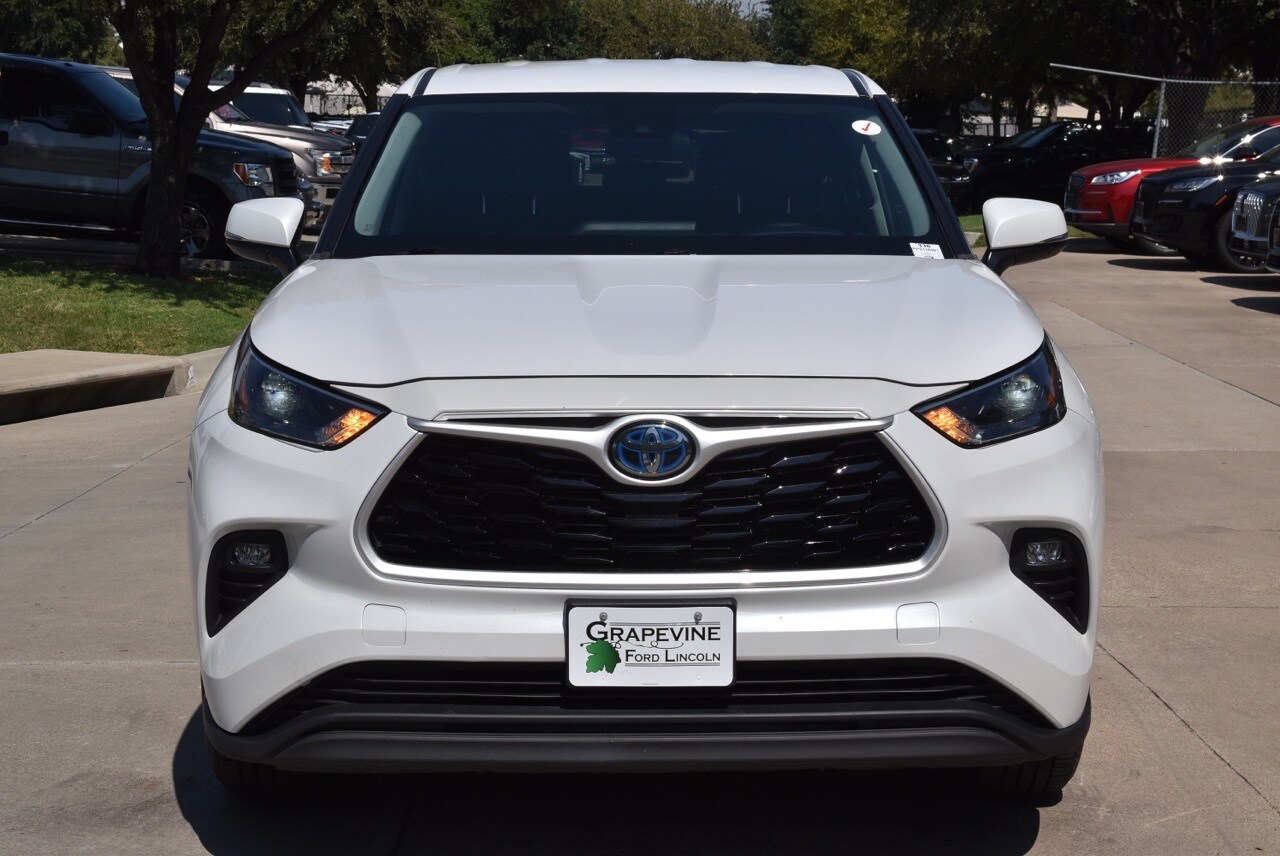 2023 Toyota Highlander Hybrid LE photo 2
