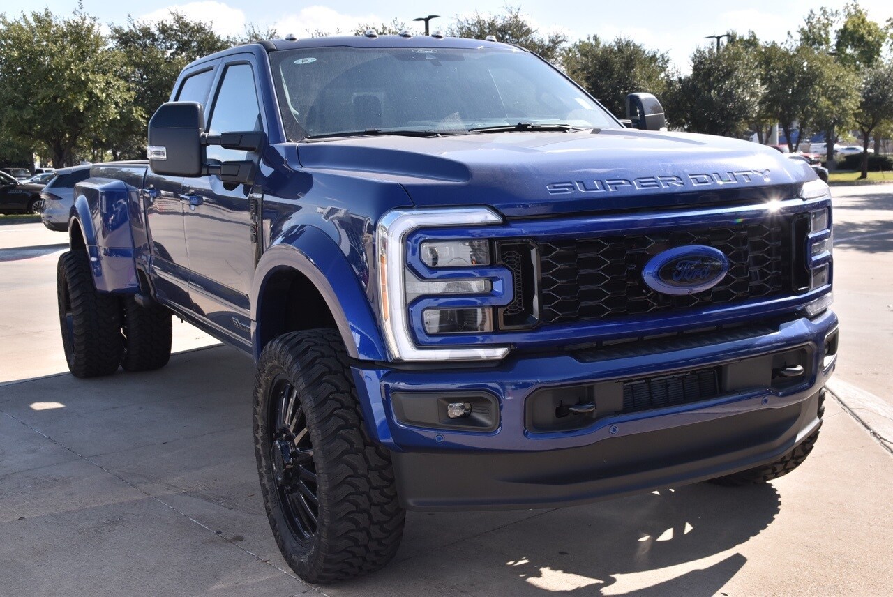 2026 Ford F-450 Platinum photo 3