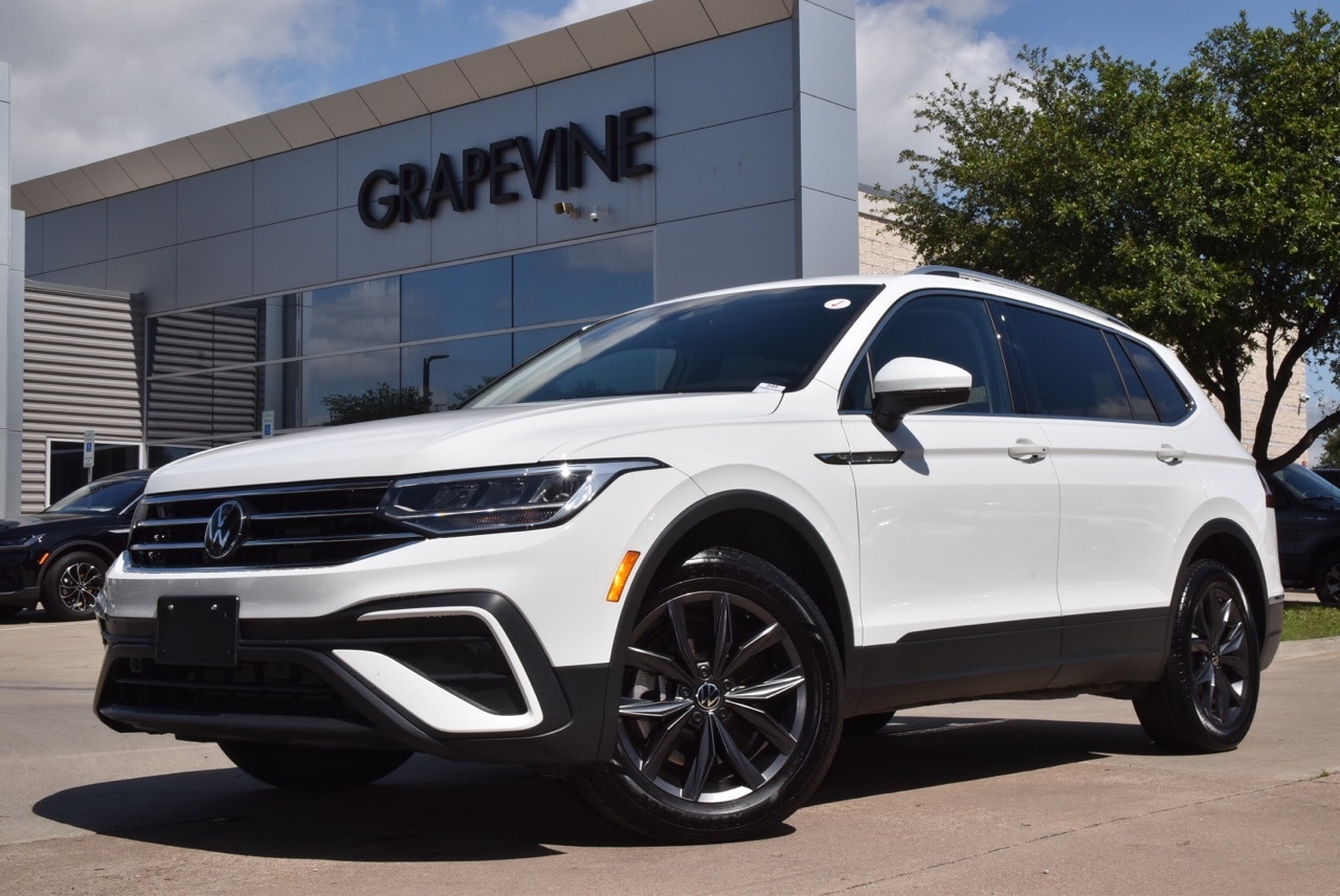 Used 2024 Volkswagen Tiguan SE with VIN 3VV2B7AXXRM029508 for sale in Grapevine, TX