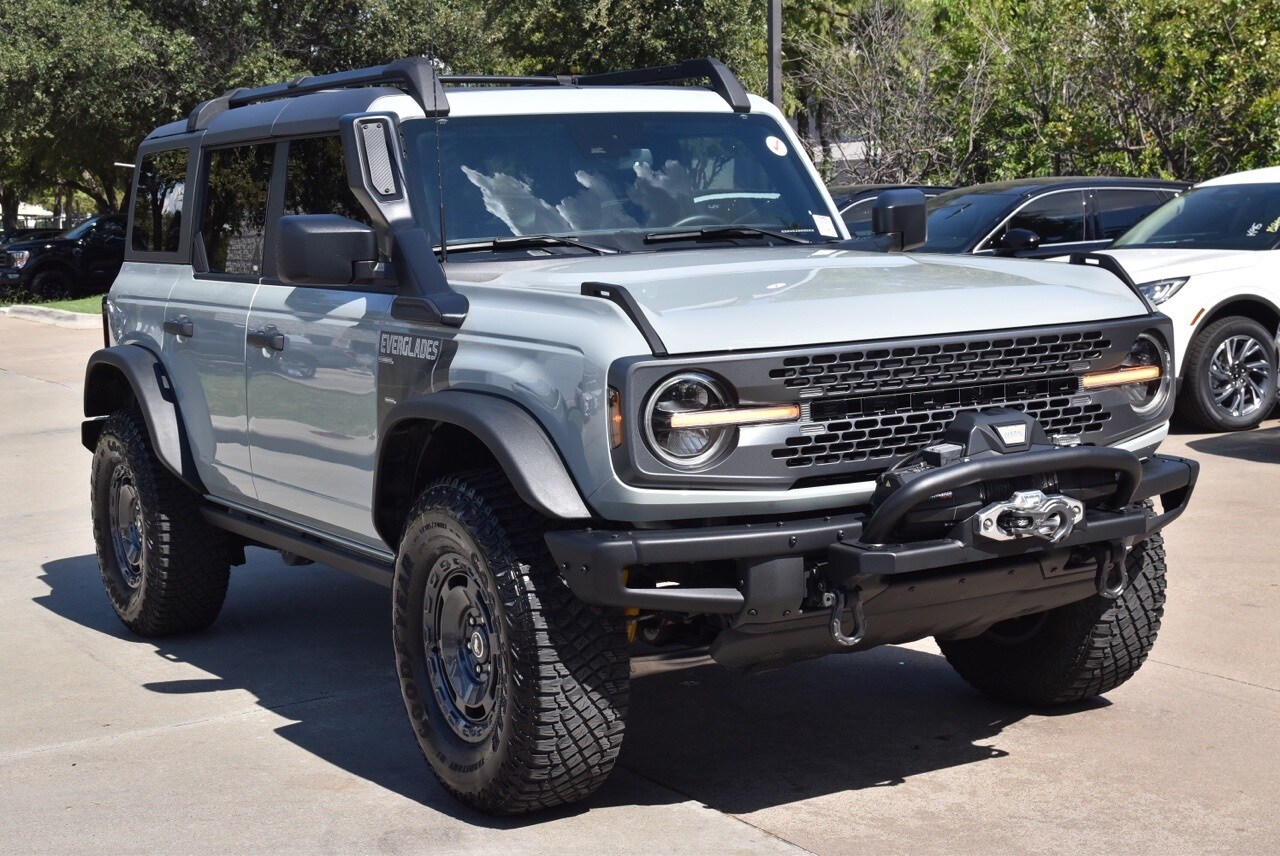 2024 Ford Bronco Everglades photo 3
