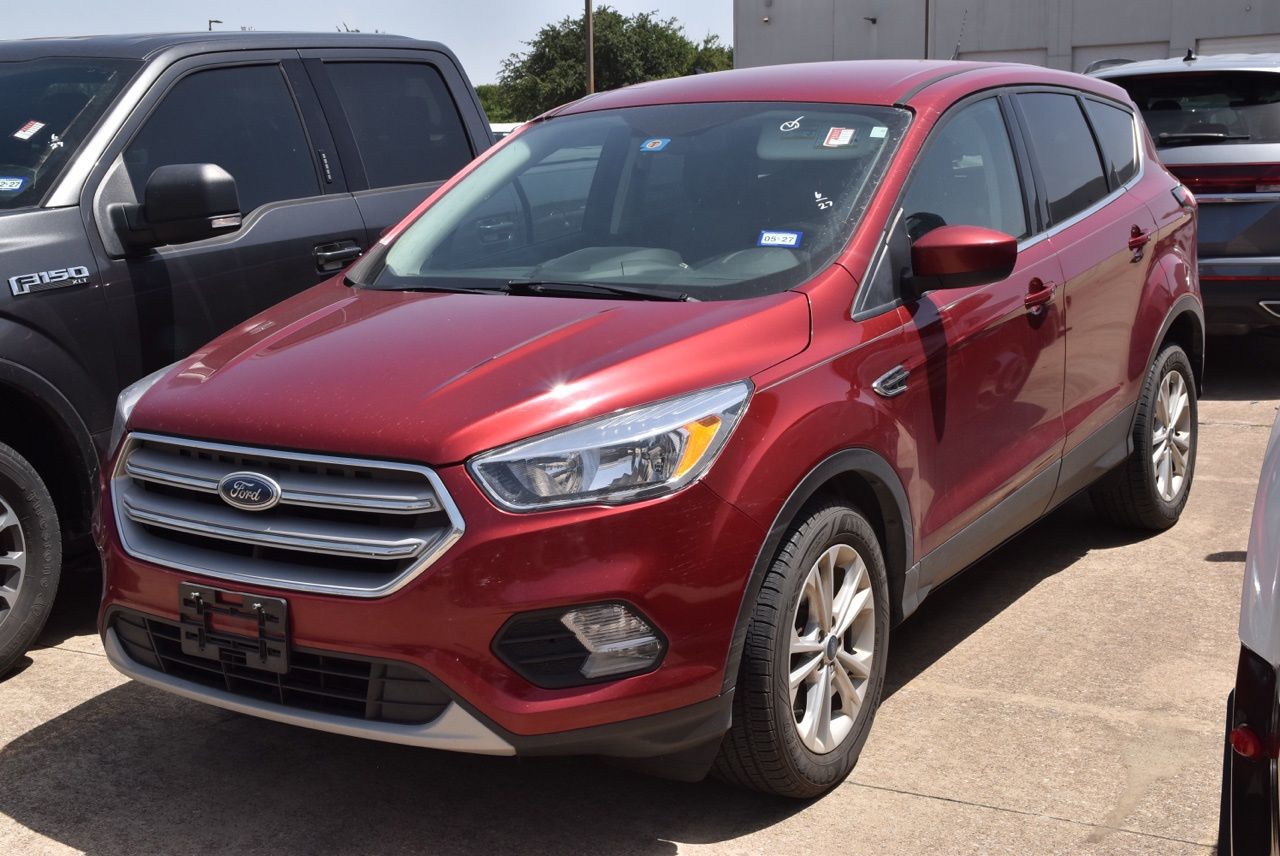 Used 2019 Ford Escape SE with VIN 1FMCU0GD6KUA69745 for sale in Grapevine, TX