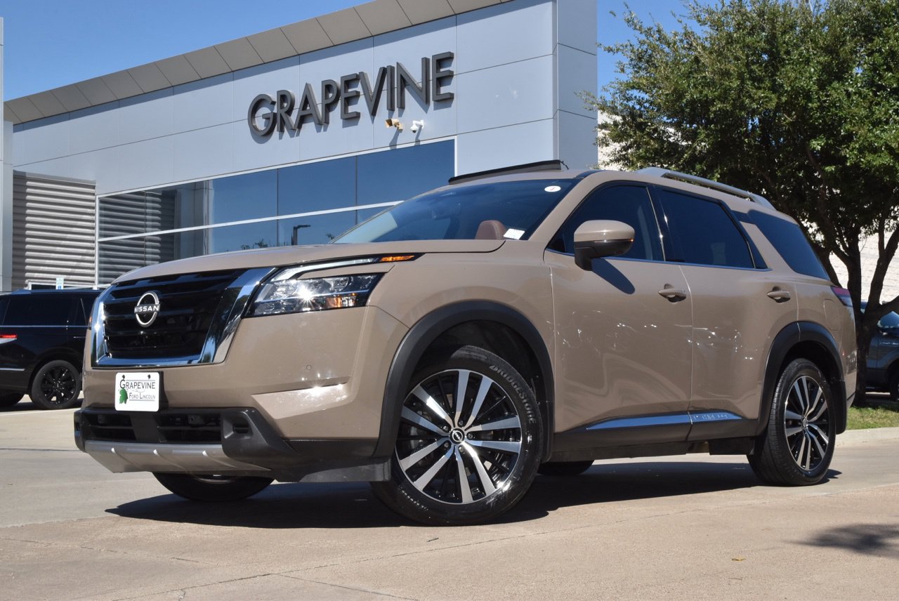 Used 2024 Nissan Pathfinder Platinum SUV
