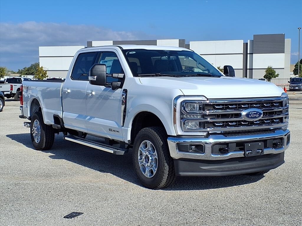 New 2026 Ford F-350 XLT Truck Crew Cab