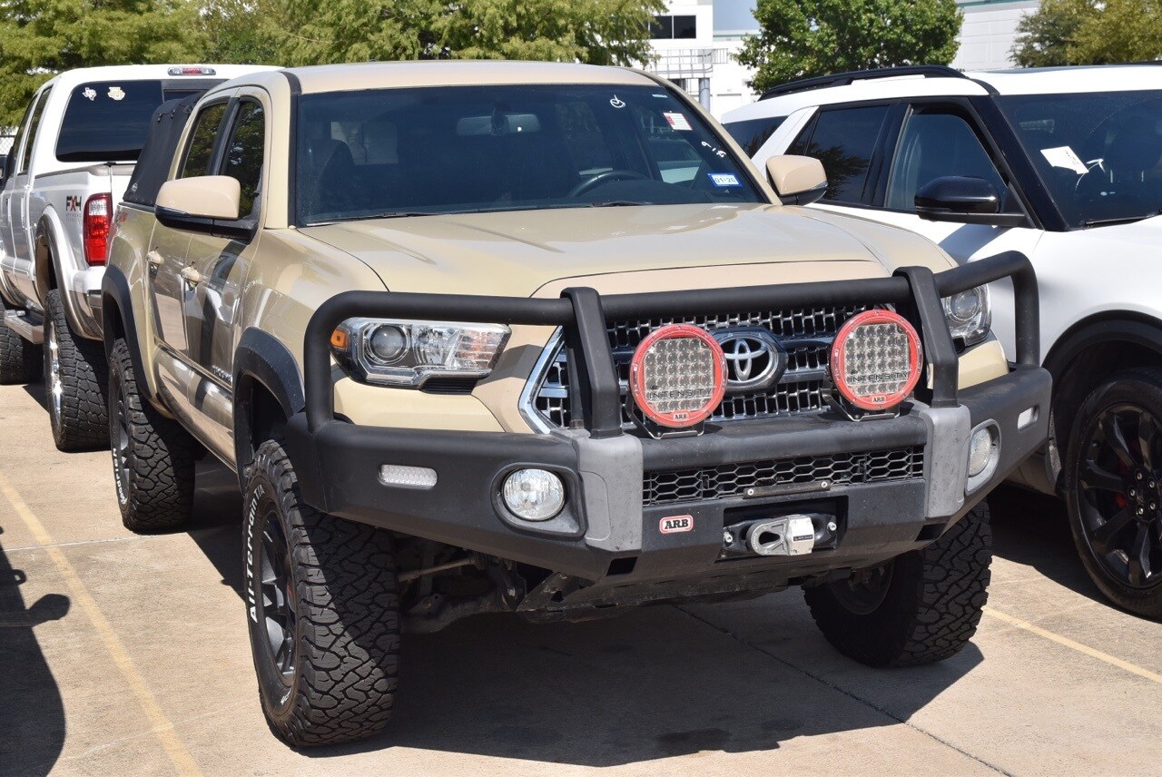2016 Toyota Tacoma TRD Off-Road photo 2