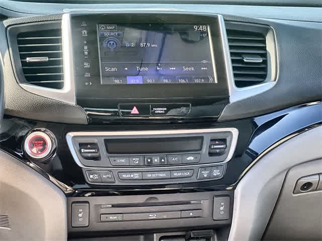 Thumbnail: 2017 Honda Pilot - 18