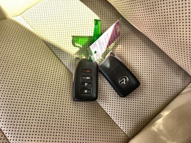 Thumbnail: 2015 Lexus IS - 21