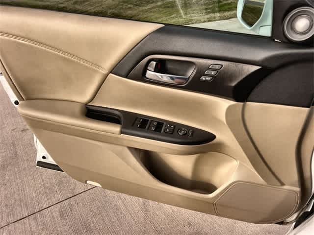 Thumbnail: 2015 Honda Accord - 30