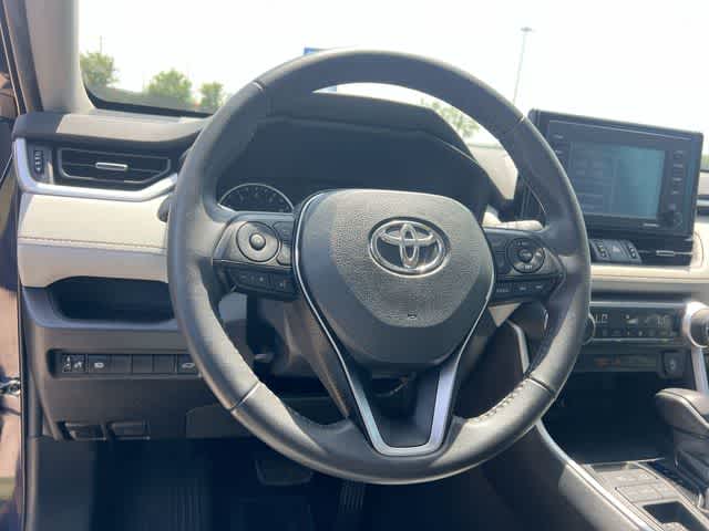 Thumbnail: 2021 Toyota RAV4 - 17