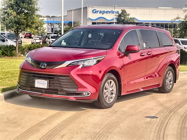 2023 Toyota Sienna XLE Hero Image