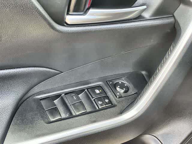 Thumbnail: 2019 Toyota RAV4 - 29