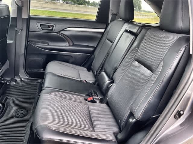 Thumbnail: 2015 Toyota Highlander - 14