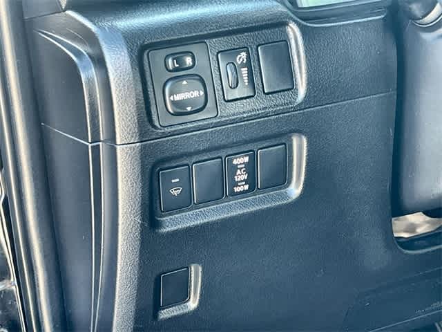 Thumbnail: 2015 Toyota 4Runner - 28